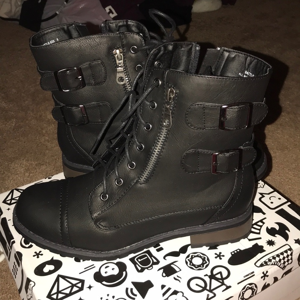 Combat boots size 8